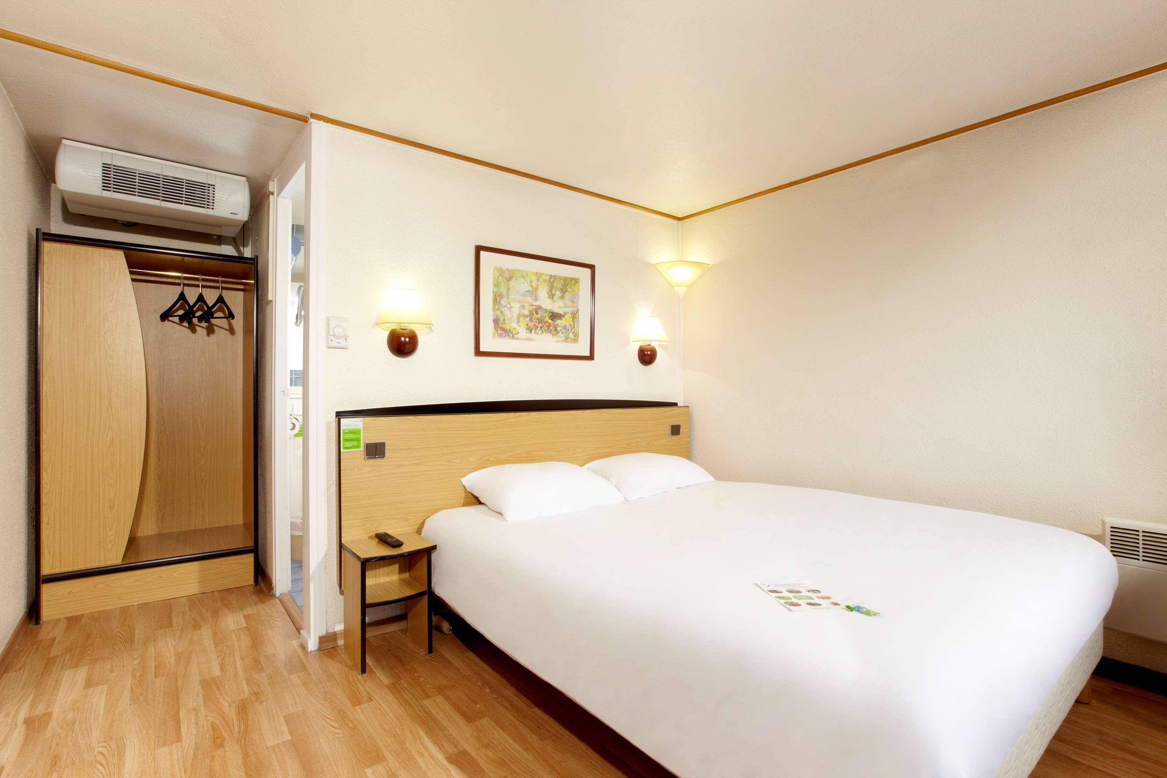 Campanile Saintes Hotel Kültér fotó