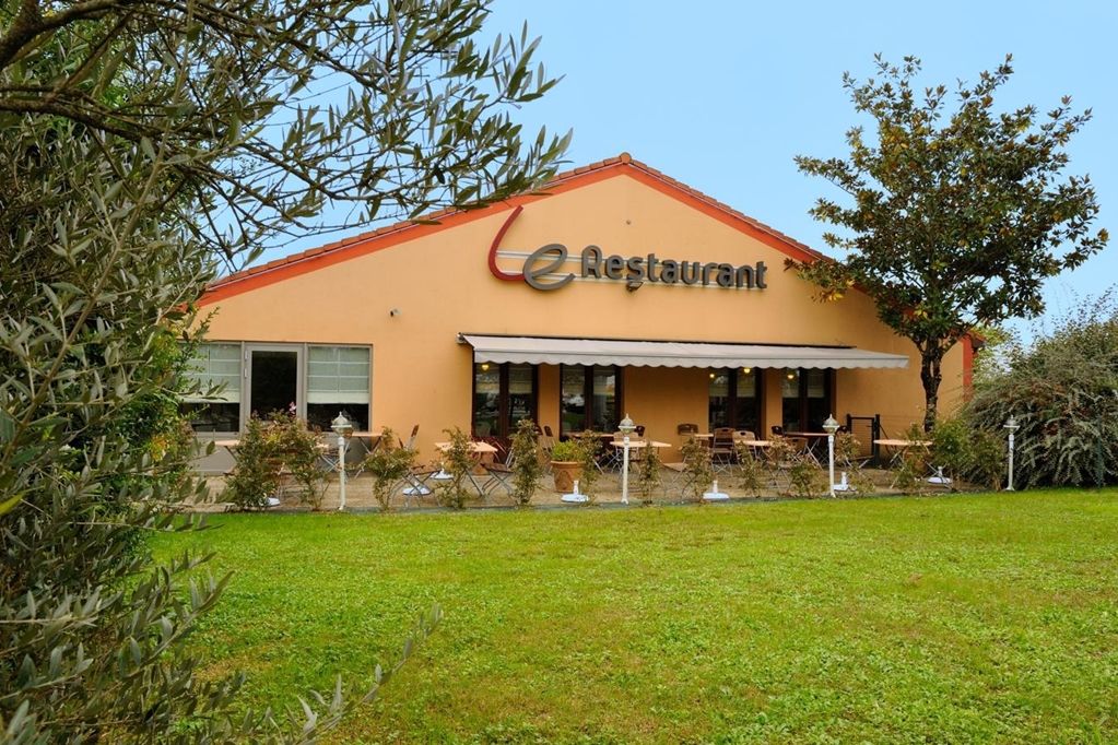 Campanile Saintes Hotel Kültér fotó