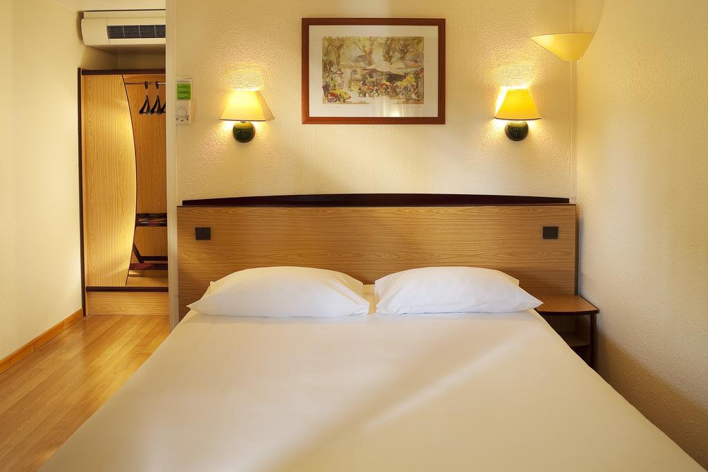 Campanile Saintes Hotel Kültér fotó